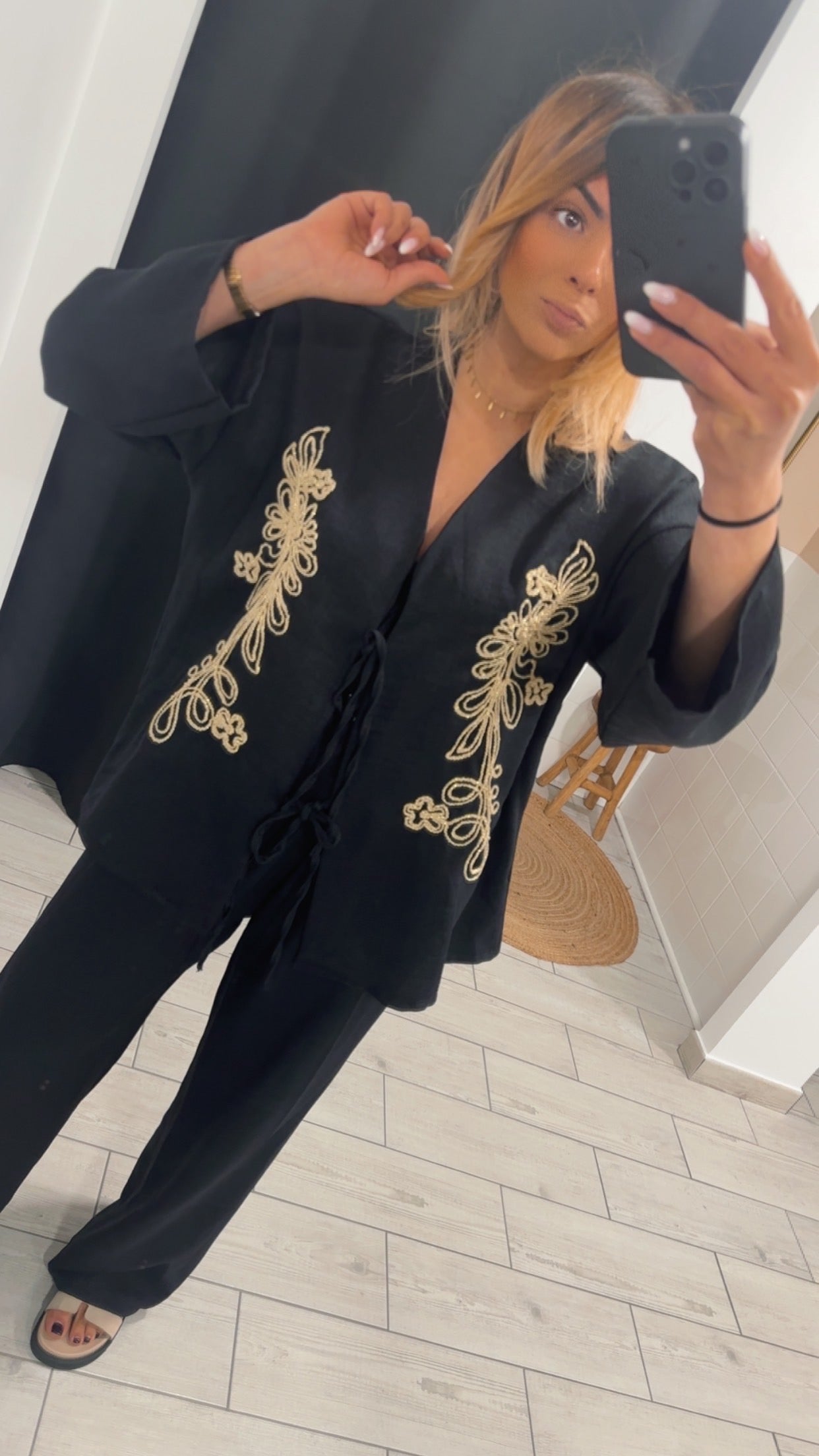 Ensemble brodé noir