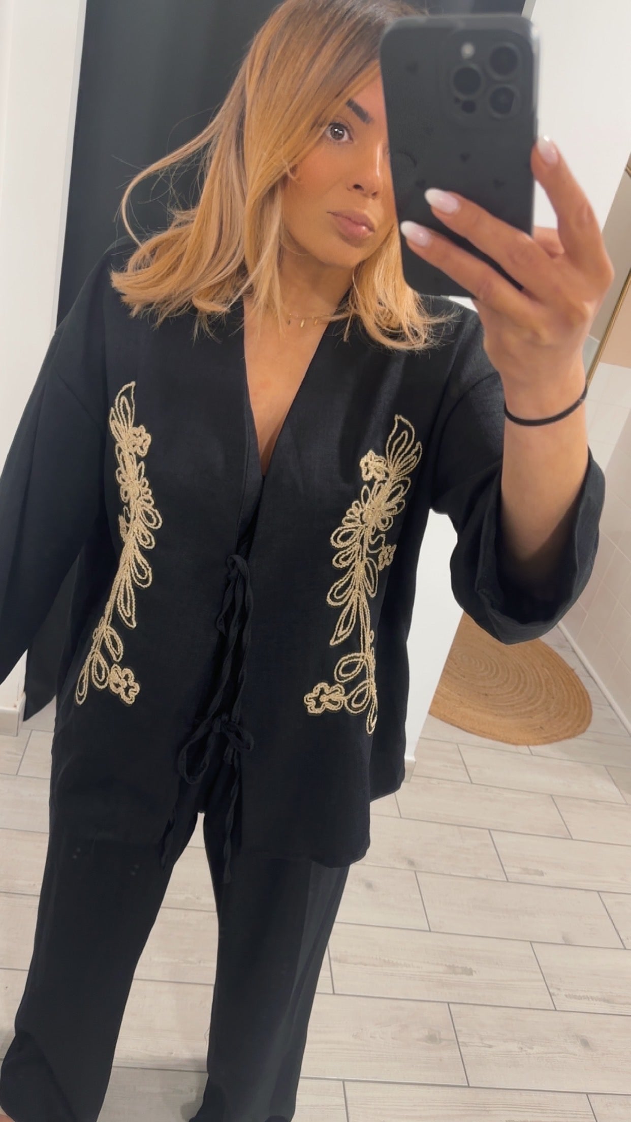 Ensemble brodé noir