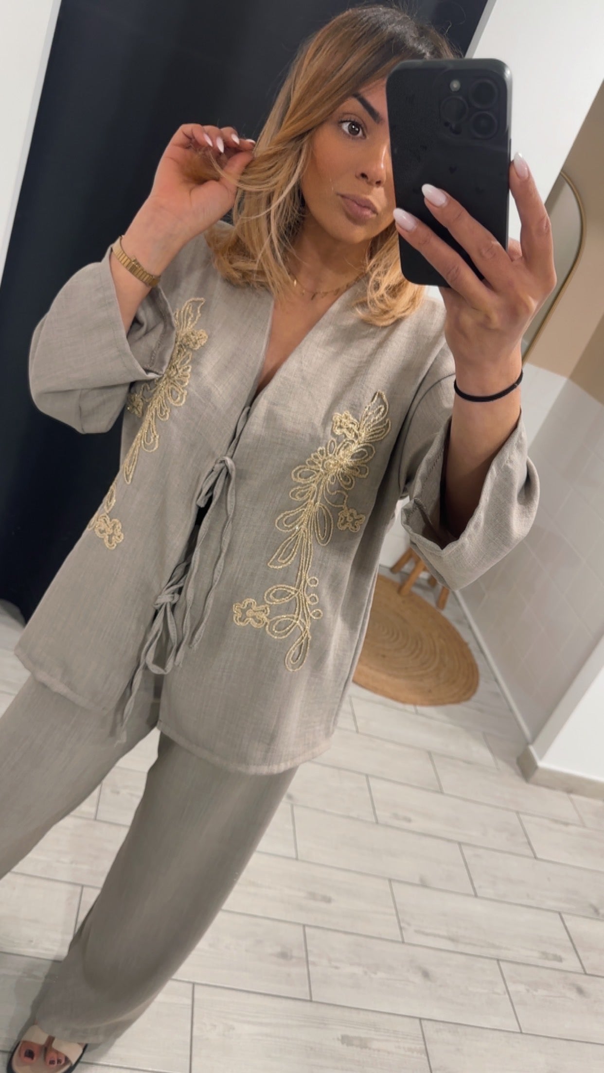 Ensemble brodé taupe