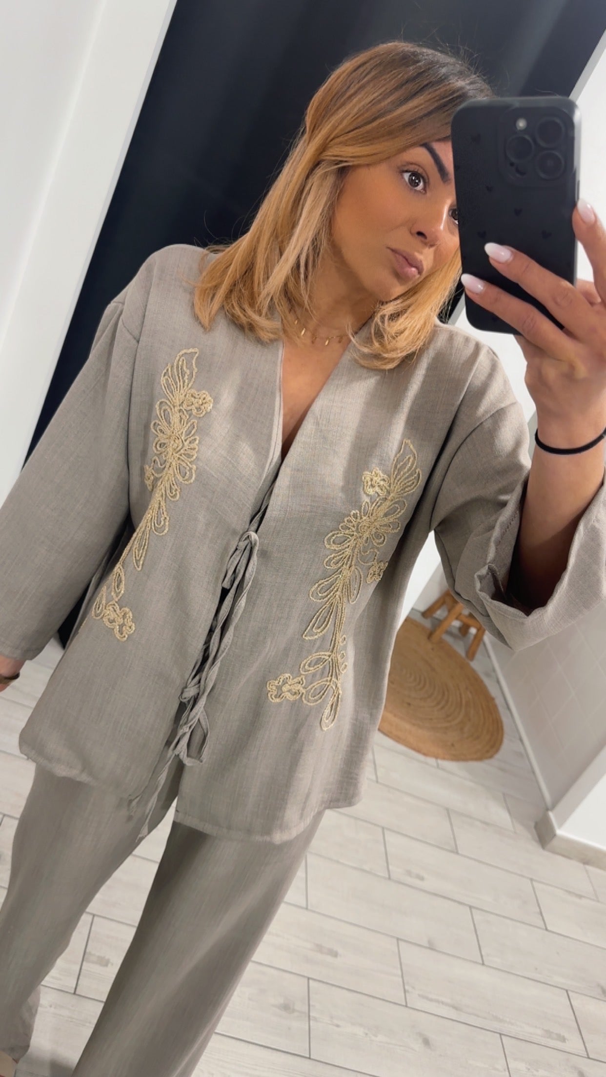 Ensemble brodé taupe