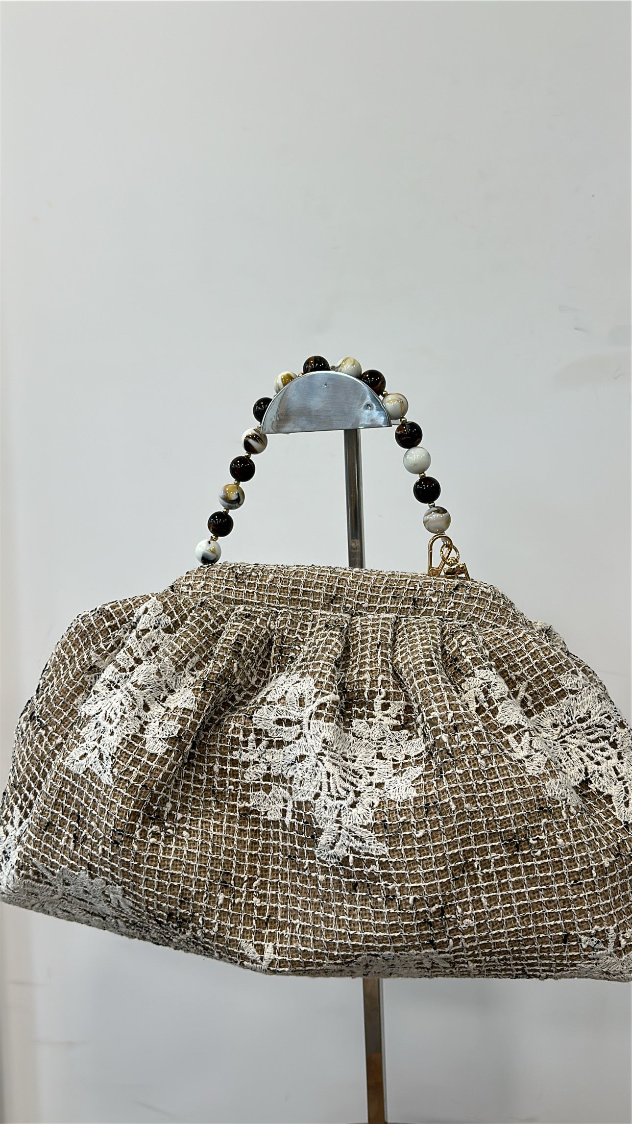 Pochette brodée