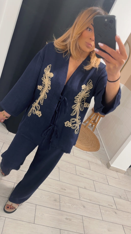 Ensemble brodé bleu