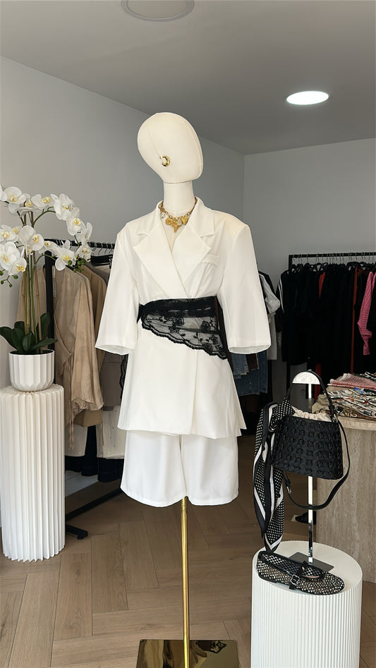 Conjunto de blazer y bermudas