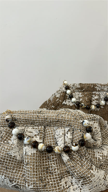 Pochette brodée