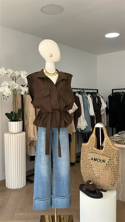 Chic Structured Sleeveless Jacket
