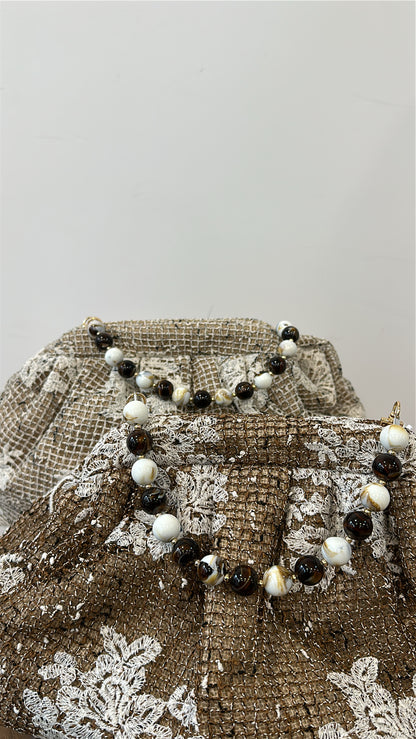 Pochette brodée