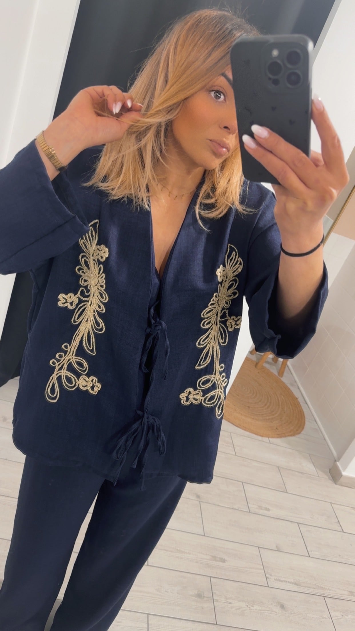 Ensemble brodé bleu