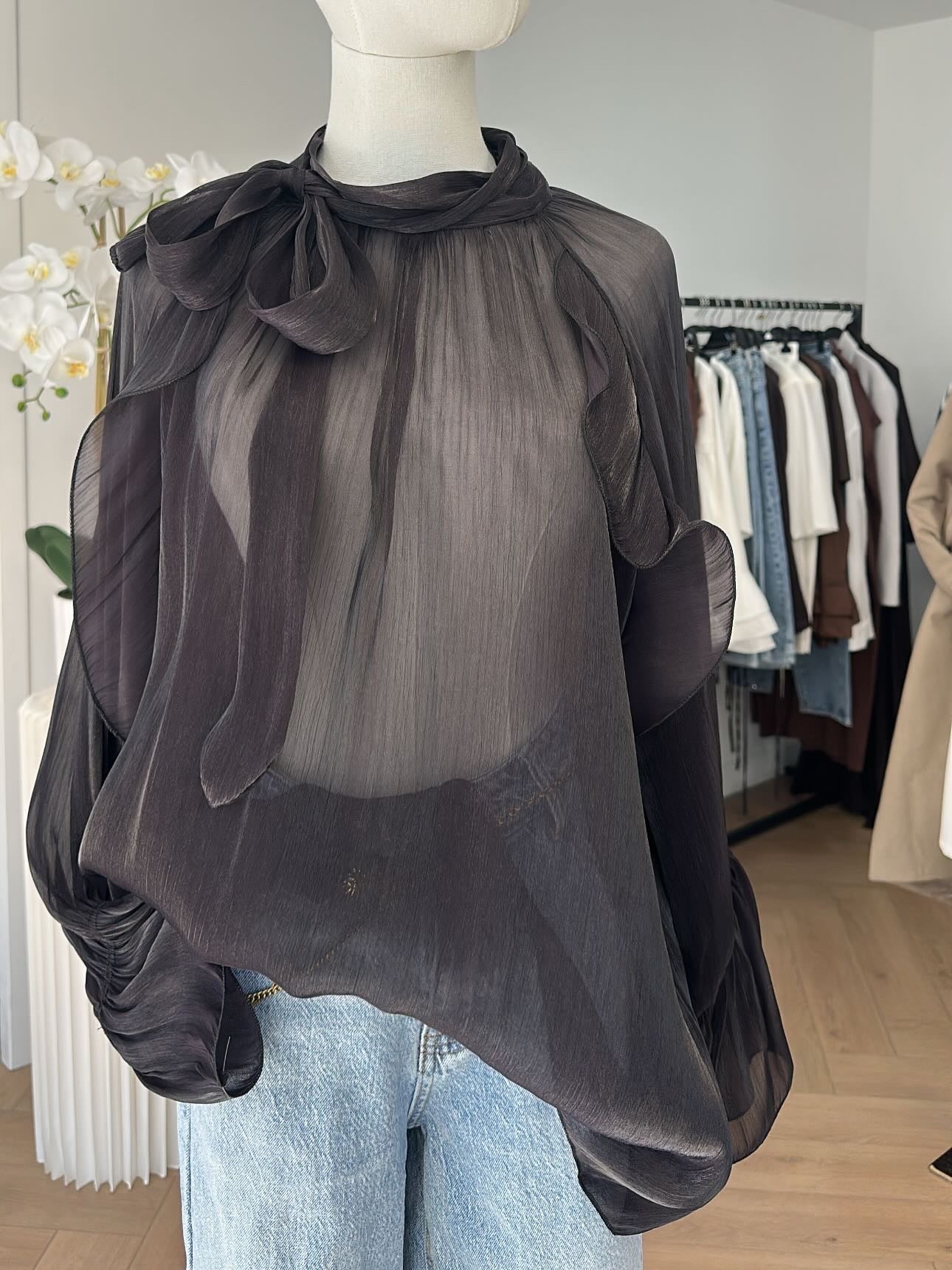 Blouse satinée effet lumière dorée ✨