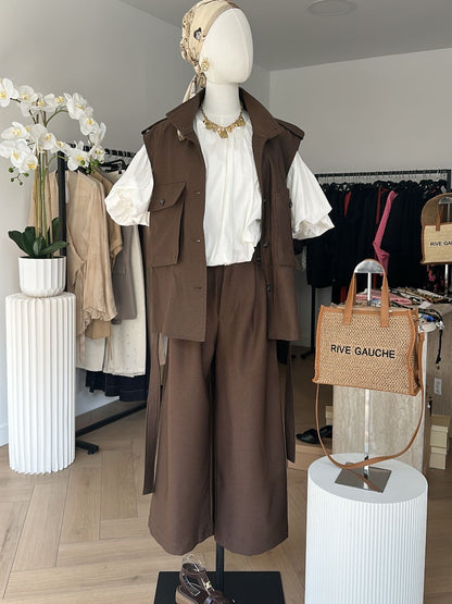 Chic Structured Sleeveless Jacket