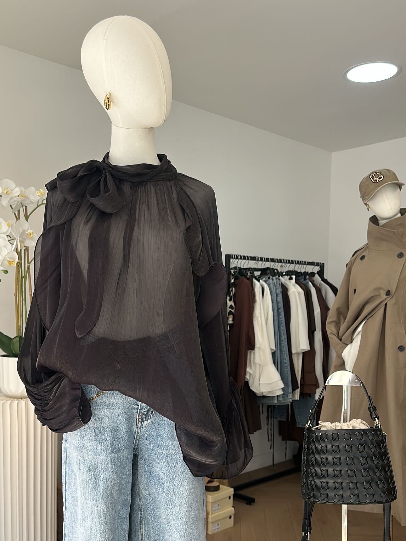 Blouse satinée effet lumière dorée ✨