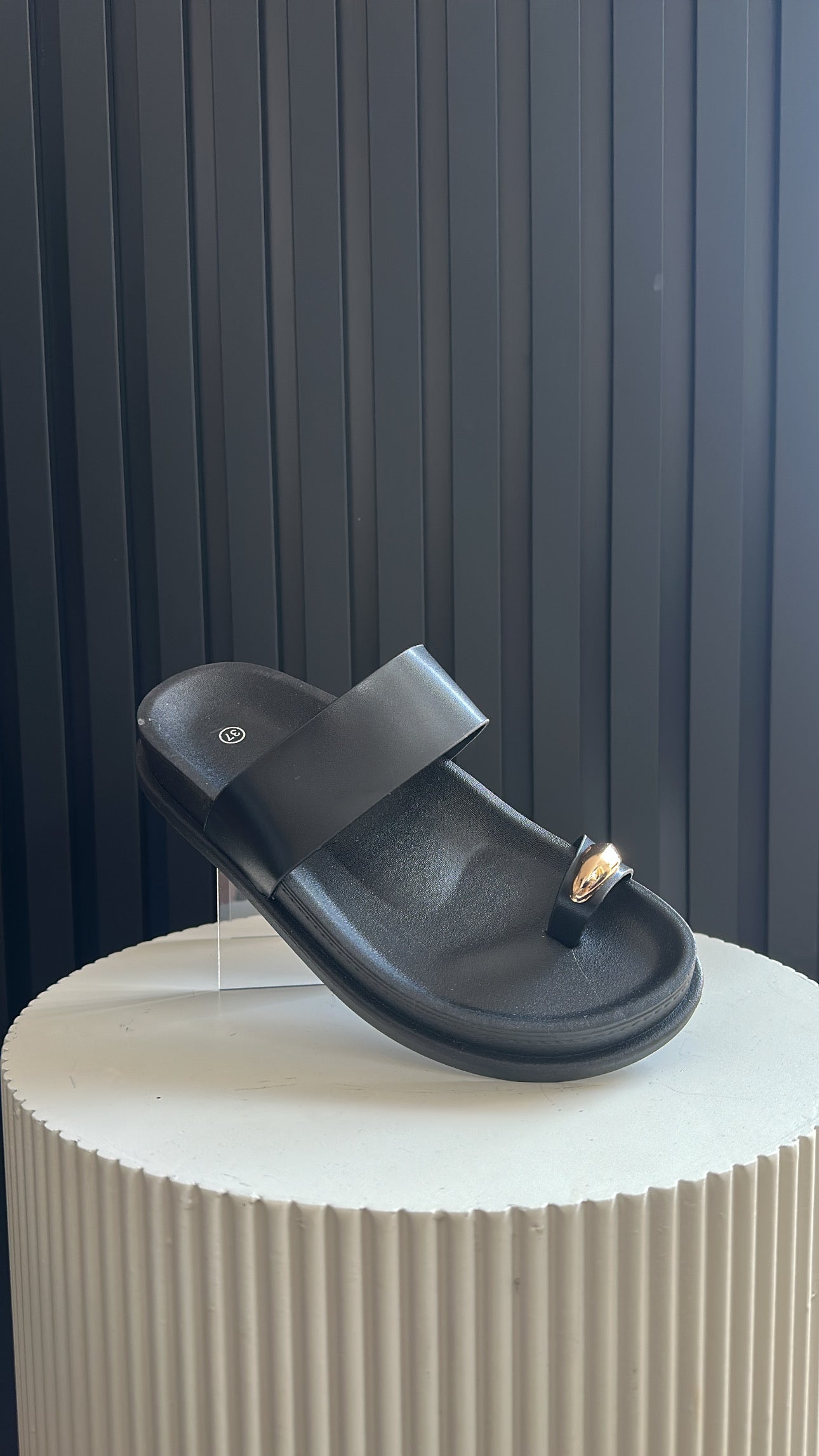 Sandales minimalistes 🖤✨